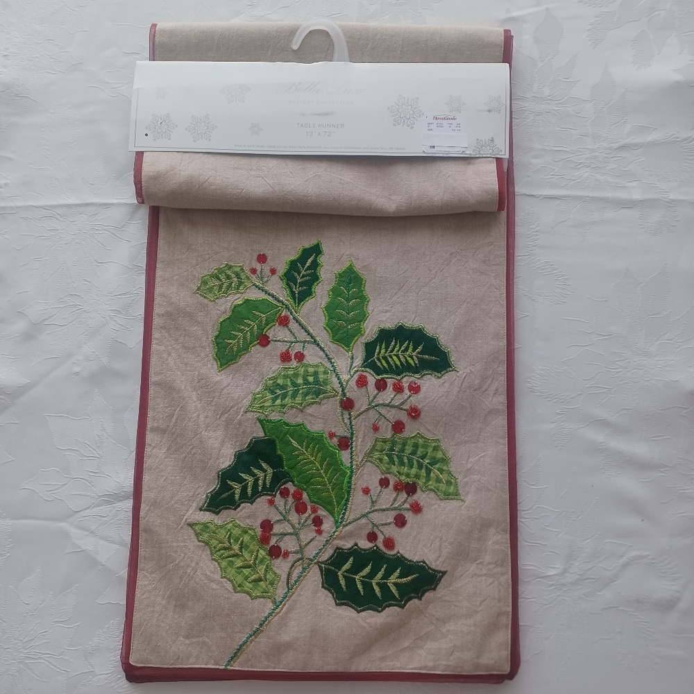 BELLA LUX HOLIDAY TABLE RUNNER NWT 13"X 72"